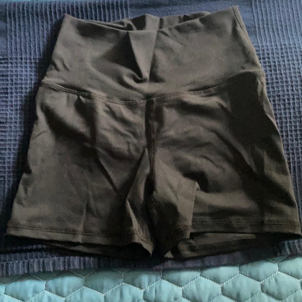 Echt force scrunch shorts